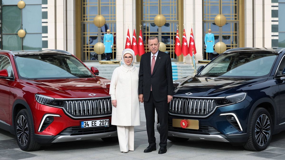 Turecko začalo prodávat svá první osobní auta, první „sen národa“ dostal Erdogan